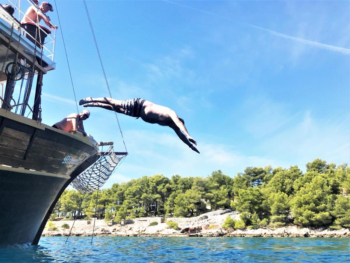 Rhythm Floating Hostel - Zadar Exteriör bild