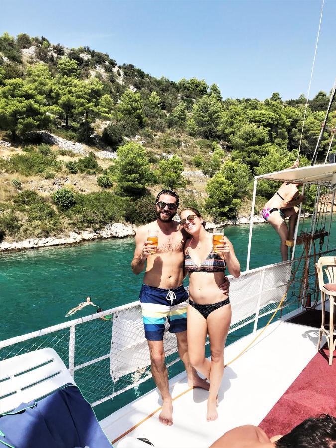 Rhythm Floating Hostel - Zadar Exteriör bild